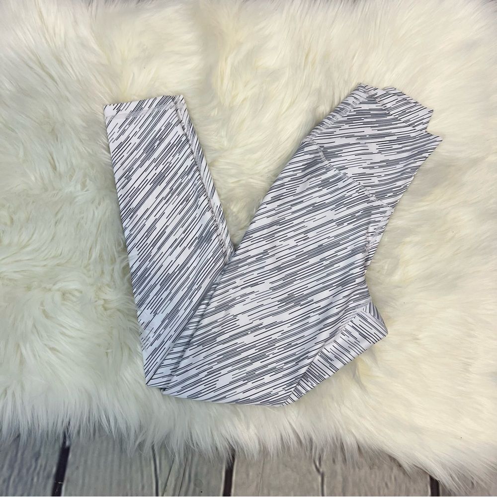 P'tula Desa'ree leggings and White Chia size extra small